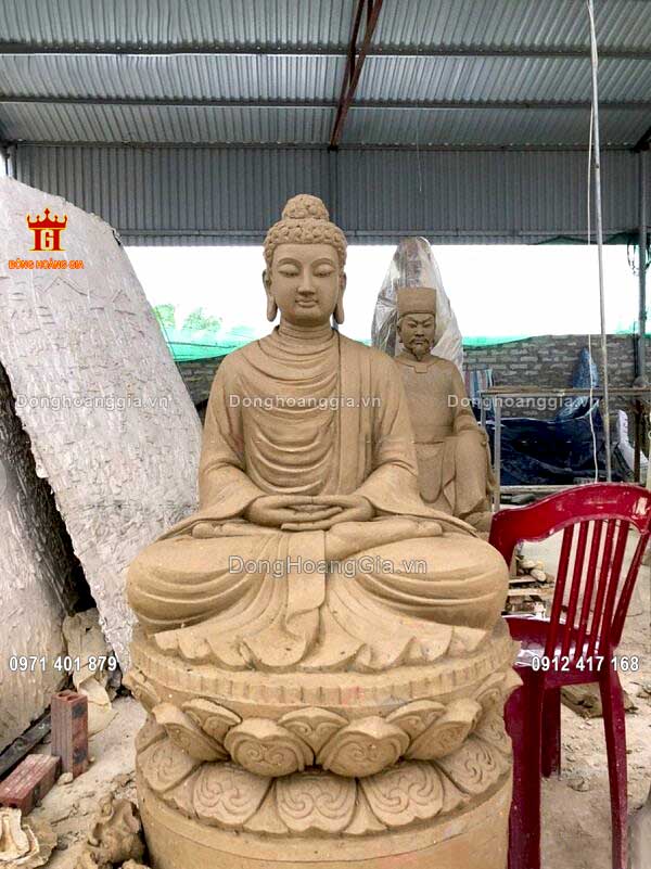 Công đoạn đắp mẫu tượng Phật Thích Ca Mâu Ni bằng đất sét